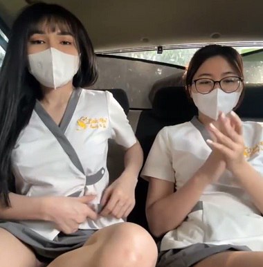 Dua Cewek Colmek Saat Naik Taksi